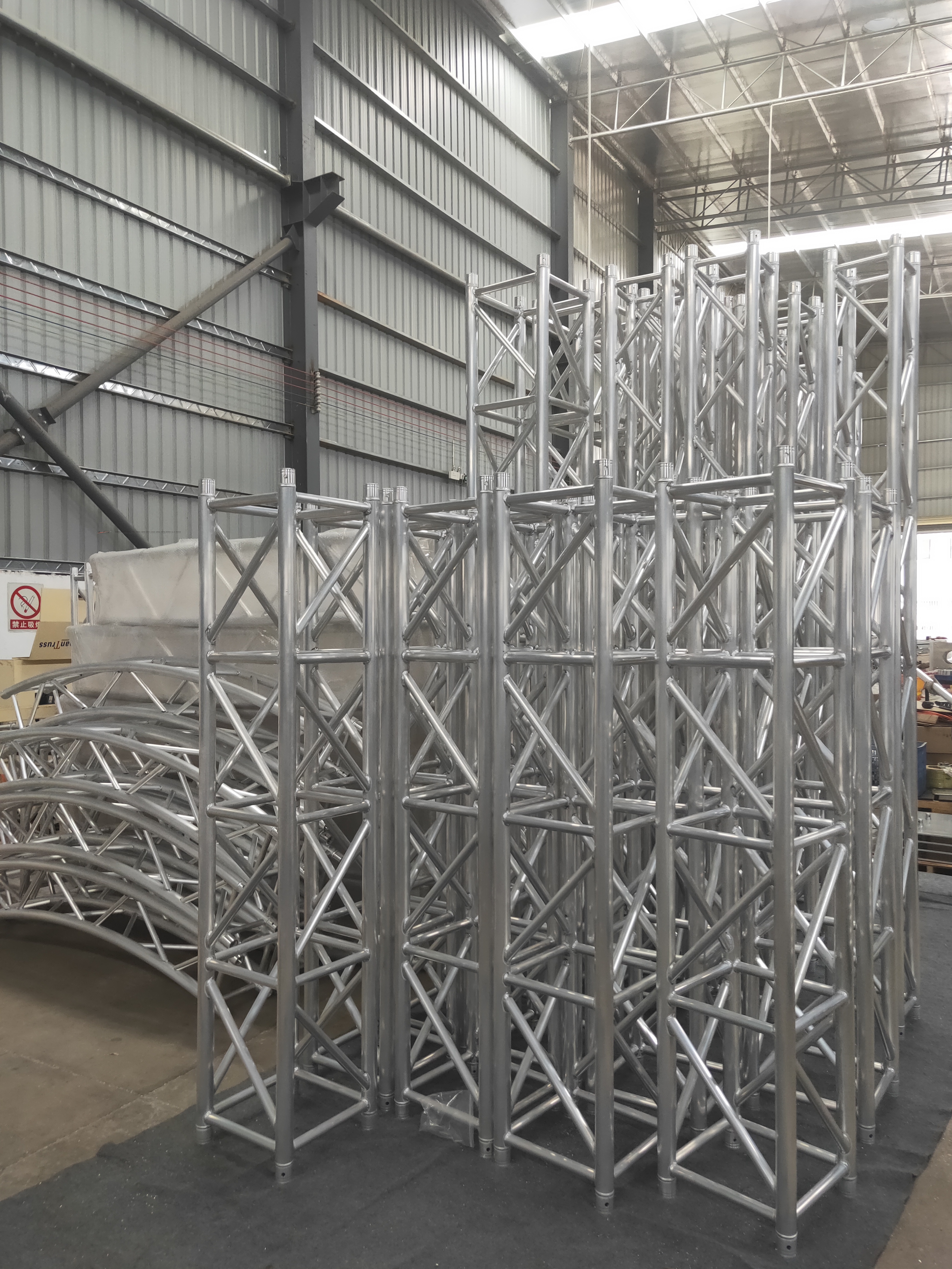 Square Truss UR-QDC400